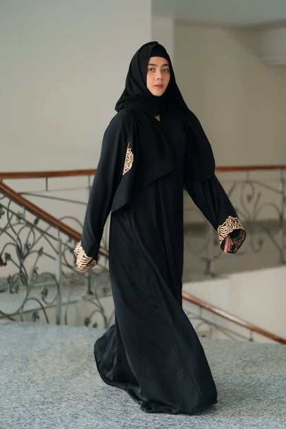 Safaa Calligraphy Abaya